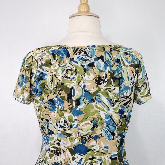 Emma James Abstract Leaf Floral Pattern Loop & Button Pintucking Top Size 16 - Picture 7 of 12